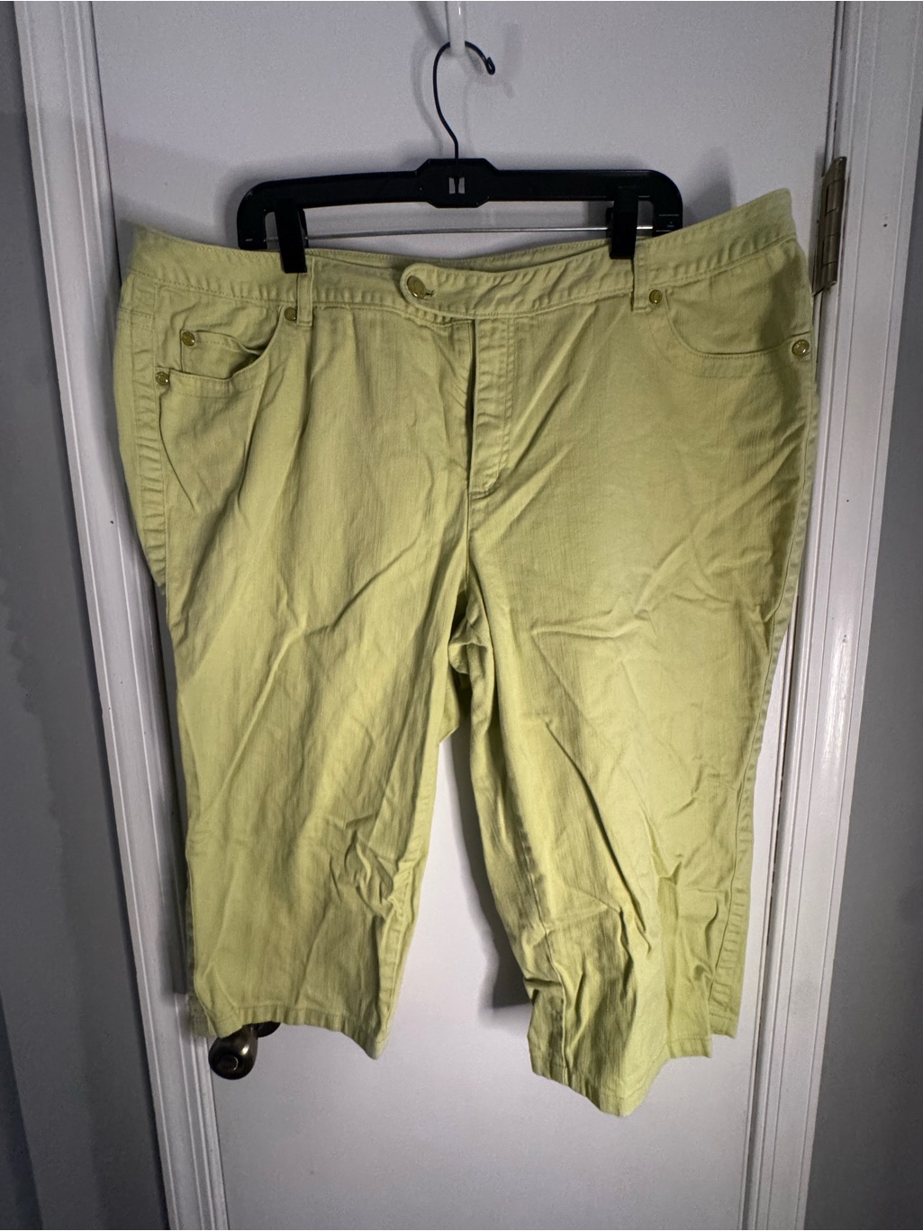 Talbots Lime Green Capri With Lime Green Buttons Cotton